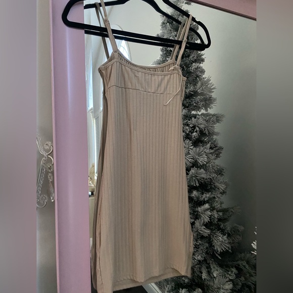 SHEIN basic cream coloured dress - Picture 3 of 3